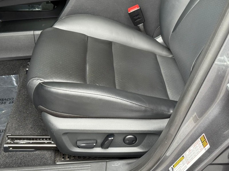 Nissan Rogue Vehicle Image 21