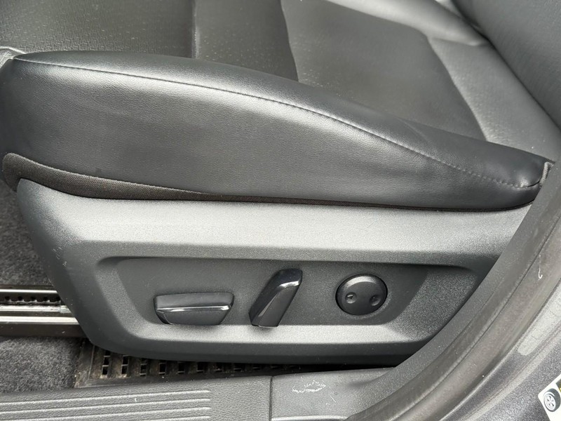 Nissan Rogue Vehicle Image 22