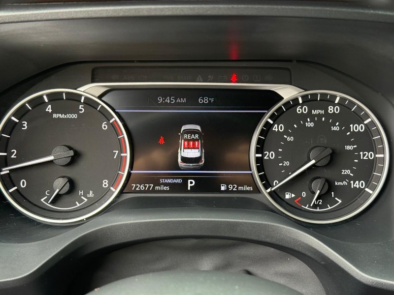 Nissan Rogue Vehicle Image 23