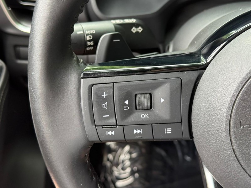 Nissan Rogue Vehicle Image 24