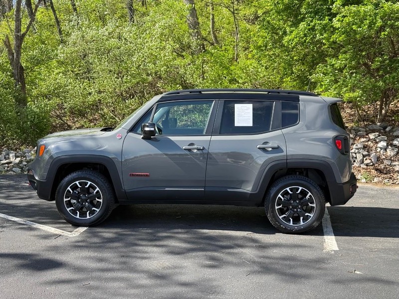 Jeep Renegade Vehicle Image 03