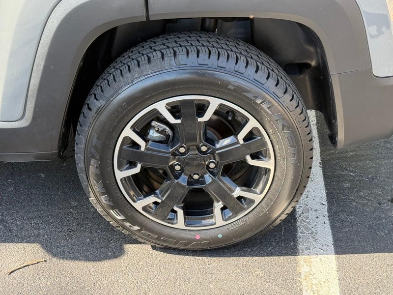 Jeep Renegade Vehicle Image 05