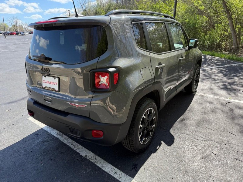Jeep Renegade Vehicle Image 11