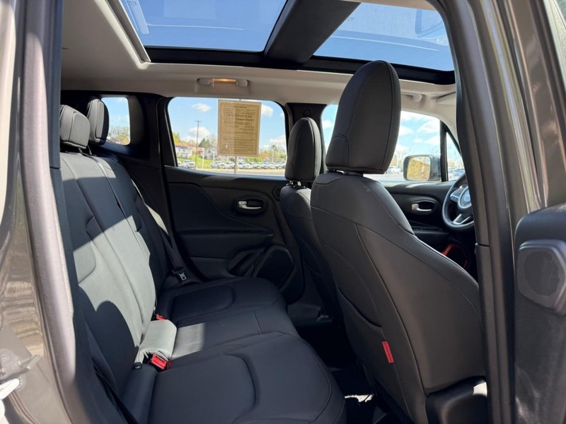 Jeep Renegade Vehicle Image 14
