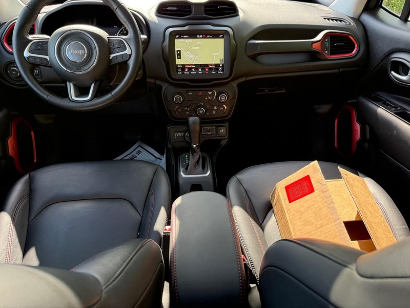 Jeep Renegade Vehicle Image 15