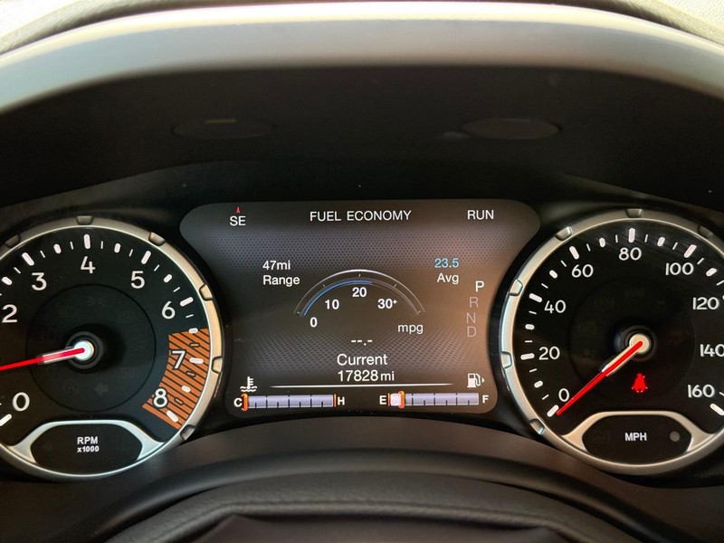 Jeep Renegade Vehicle Image 23