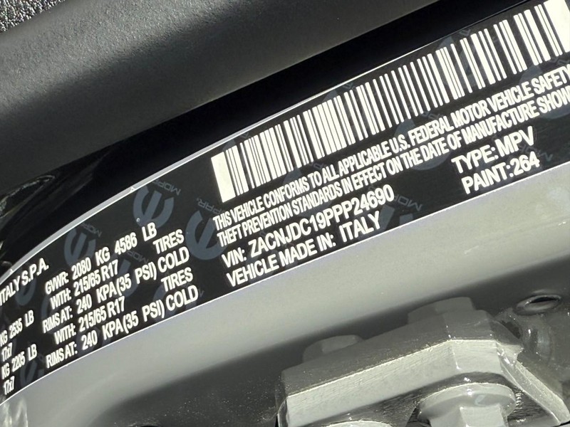 Jeep Renegade Vehicle Image 29