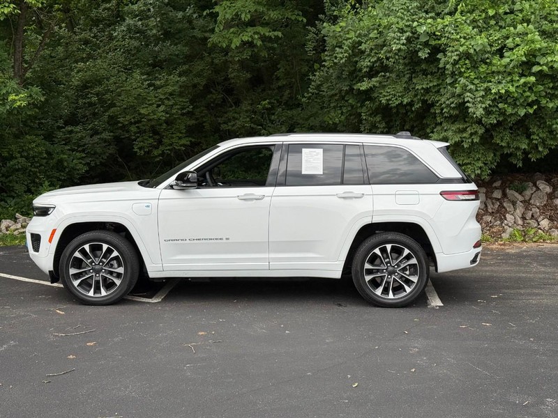Jeep Grand Cherokee 4xe Vehicle Image 03