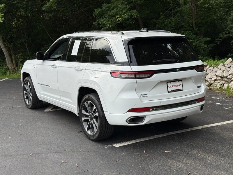 Jeep Grand Cherokee 4xe Vehicle Image 04