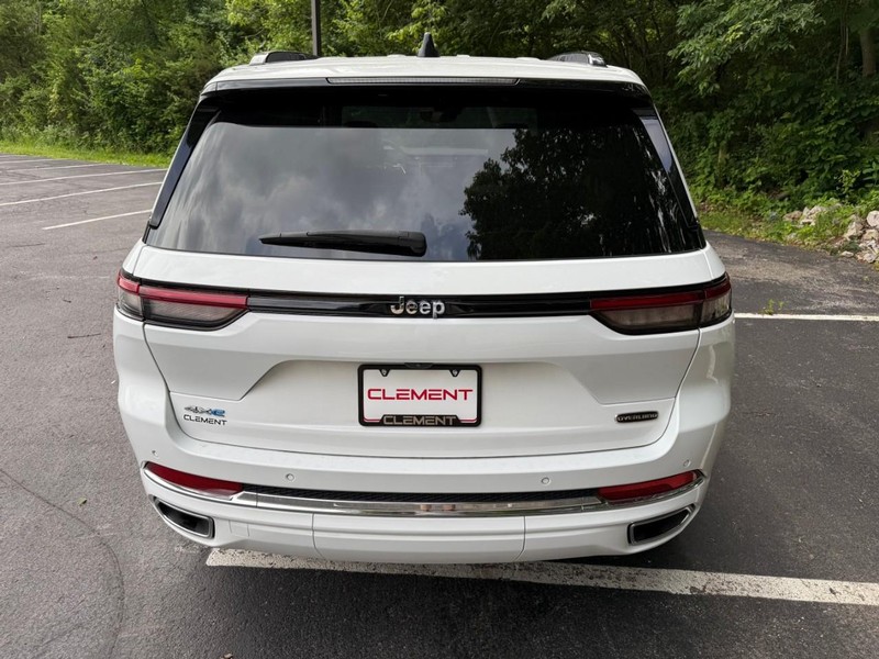 Jeep Grand Cherokee 4xe Vehicle Image 09