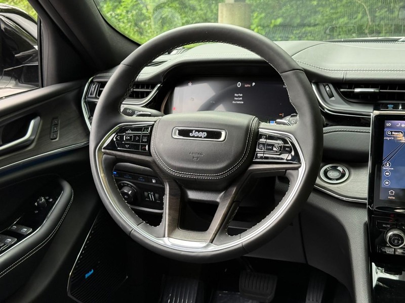 Jeep Grand Cherokee 4xe Vehicle Image 16