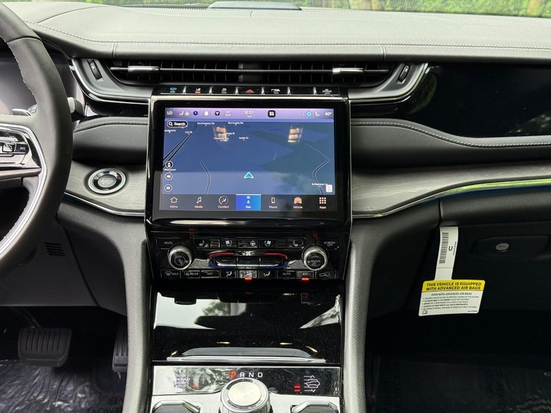 Jeep Grand Cherokee 4xe Vehicle Image 17