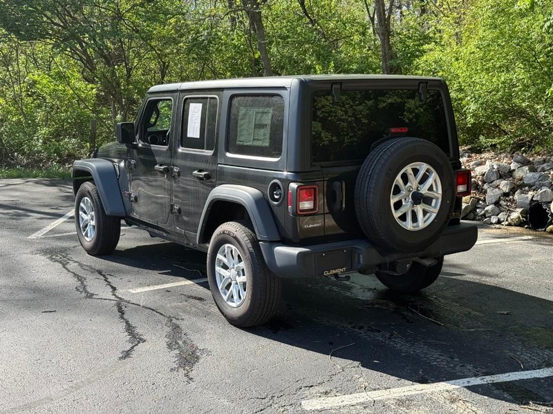 Jeep Wrangler Vehicle Image 04