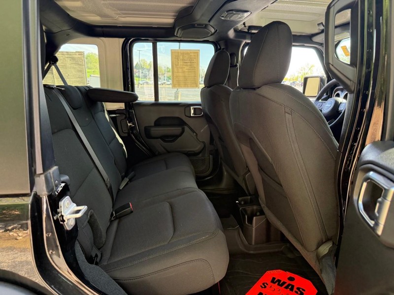 Jeep Wrangler Vehicle Image 13
