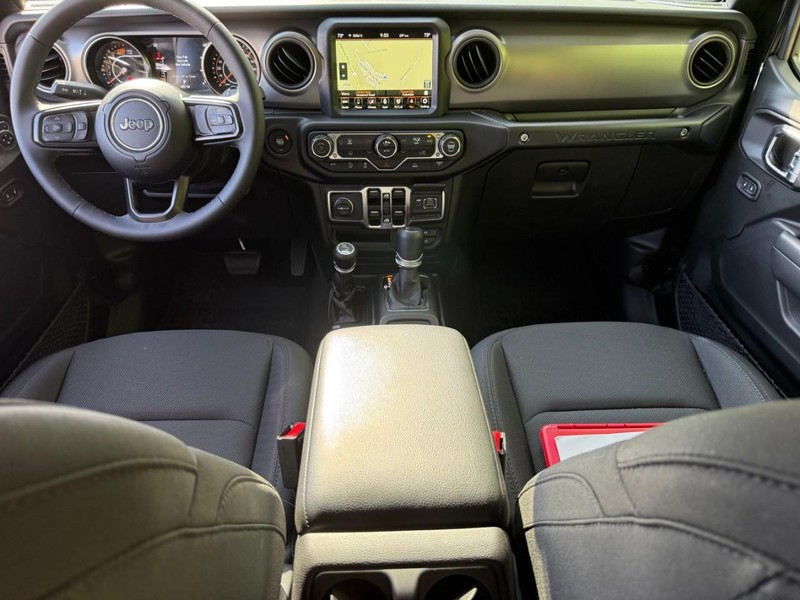 Jeep Wrangler Vehicle Image 14