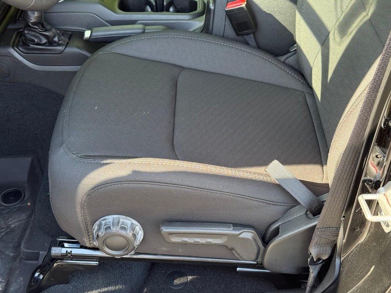 Jeep Wrangler Vehicle Image 19