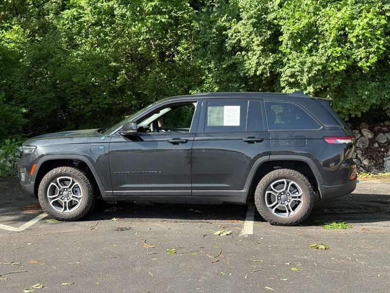 Jeep Grand Cherokee 4xe Vehicle Image 03