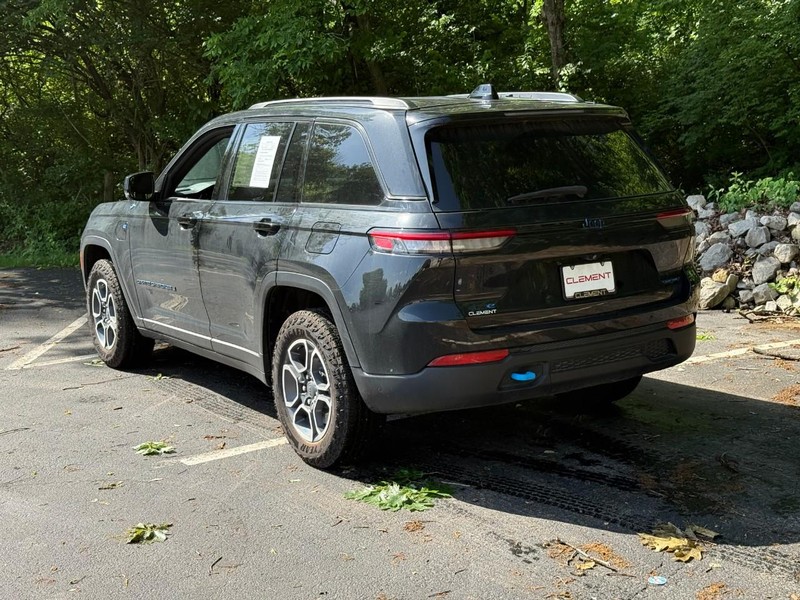 Jeep Grand Cherokee 4xe Vehicle Image 04