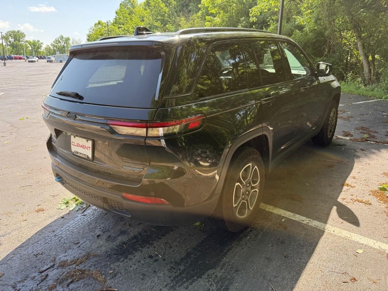 Jeep Grand Cherokee 4xe Vehicle Image 09