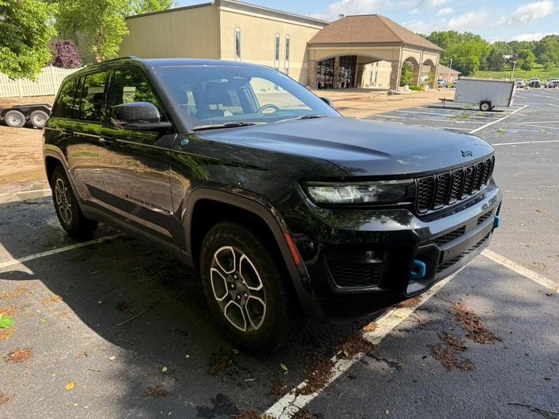 Jeep Grand Cherokee 4xe Vehicle Image 11