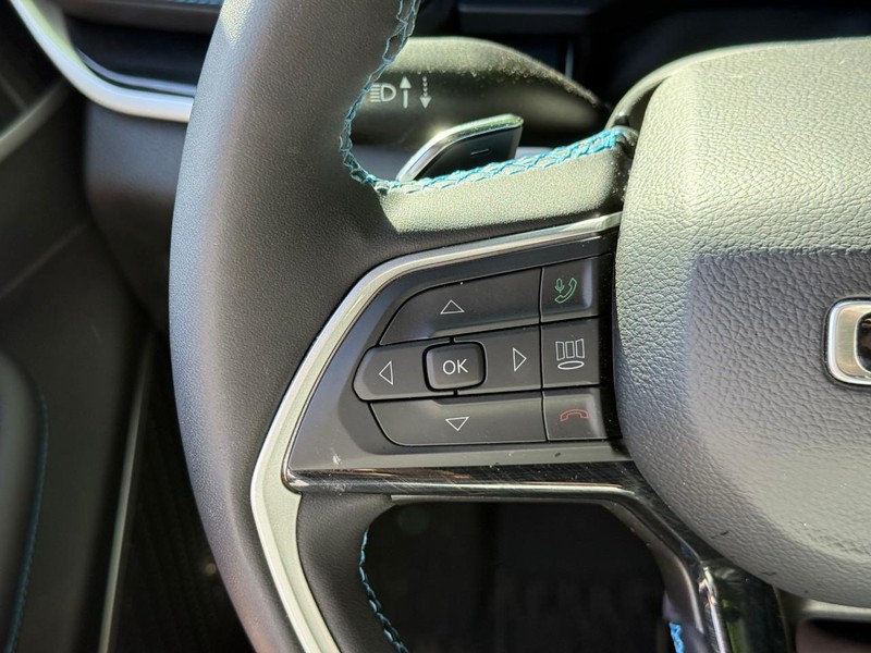 Jeep Grand Cherokee 4xe Vehicle Image 17