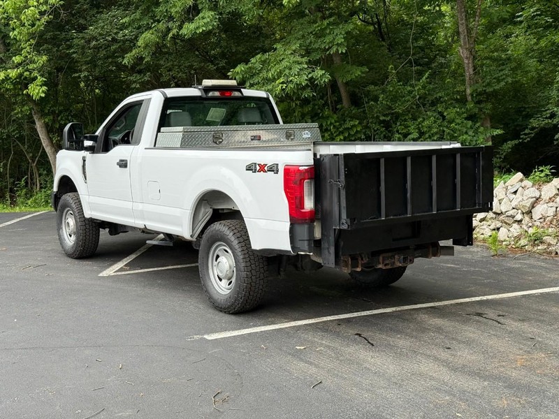 Ford Super Duty F-250 SRW Vehicle Image 04