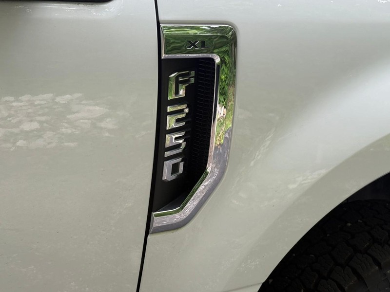 Ford Super Duty F-250 SRW Vehicle Image 11