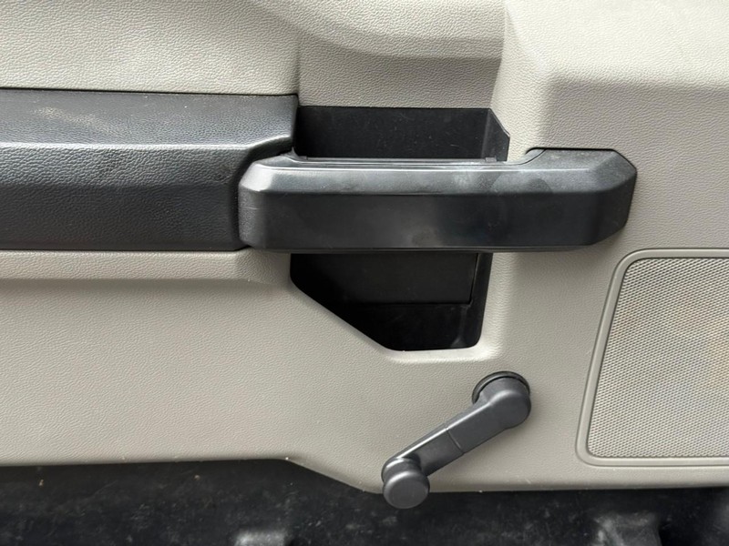 Ford Super Duty F-250 SRW Vehicle Image 16
