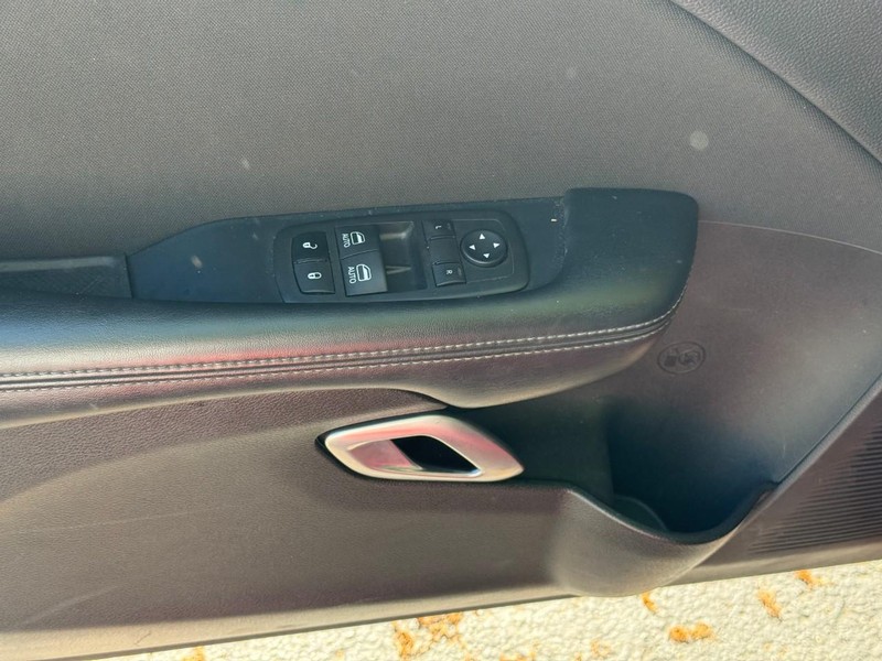 Dodge Challenger Vehicle Image 13