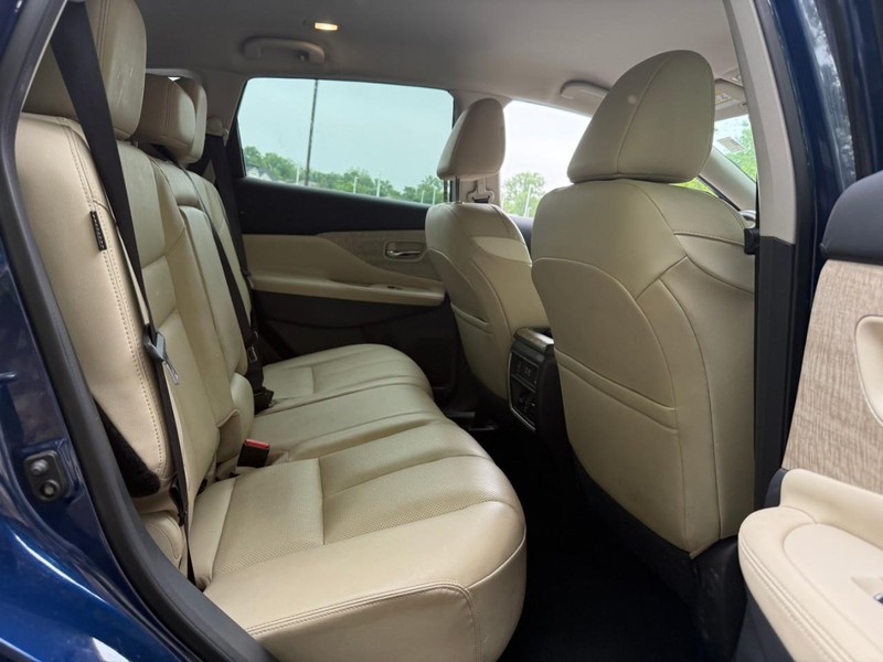 Nissan Murano Vehicle Image 14