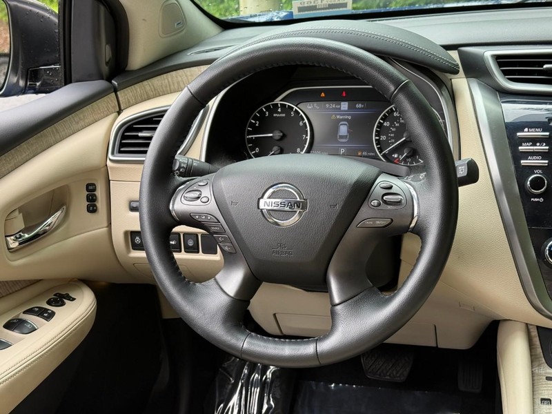 Nissan Murano Vehicle Image 16