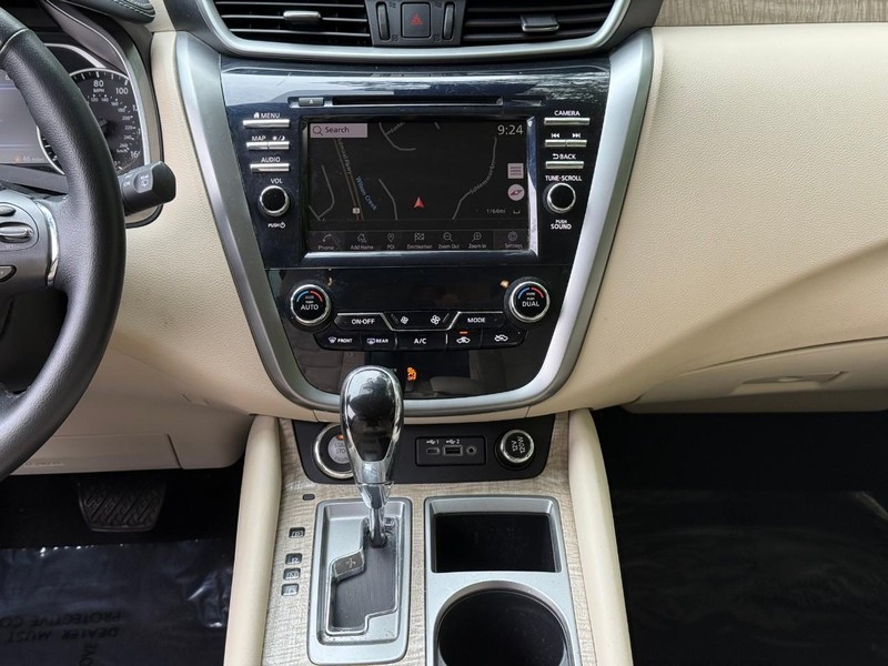 Nissan Murano Vehicle Image 18