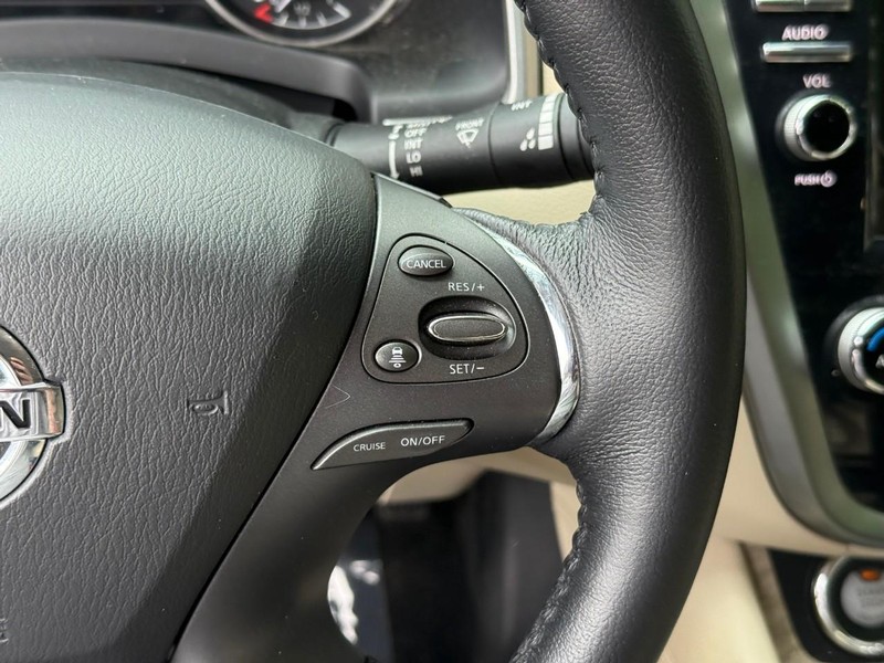 Nissan Murano Vehicle Image 25