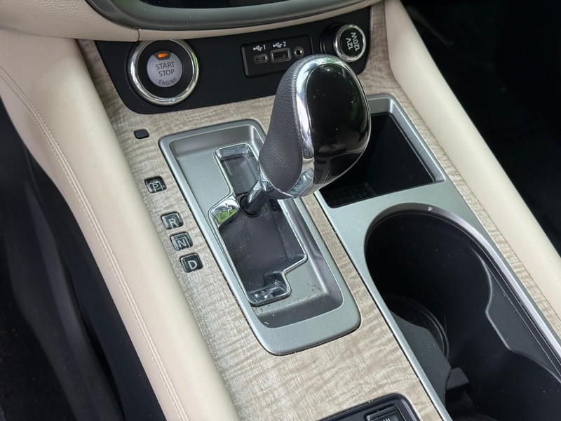 Nissan Murano Vehicle Image 28