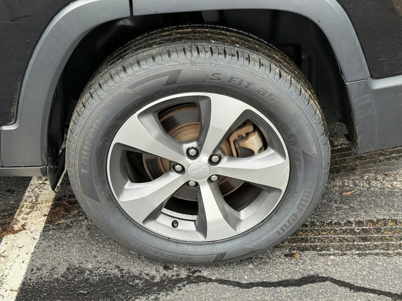 Jeep Cherokee Vehicle Image 05