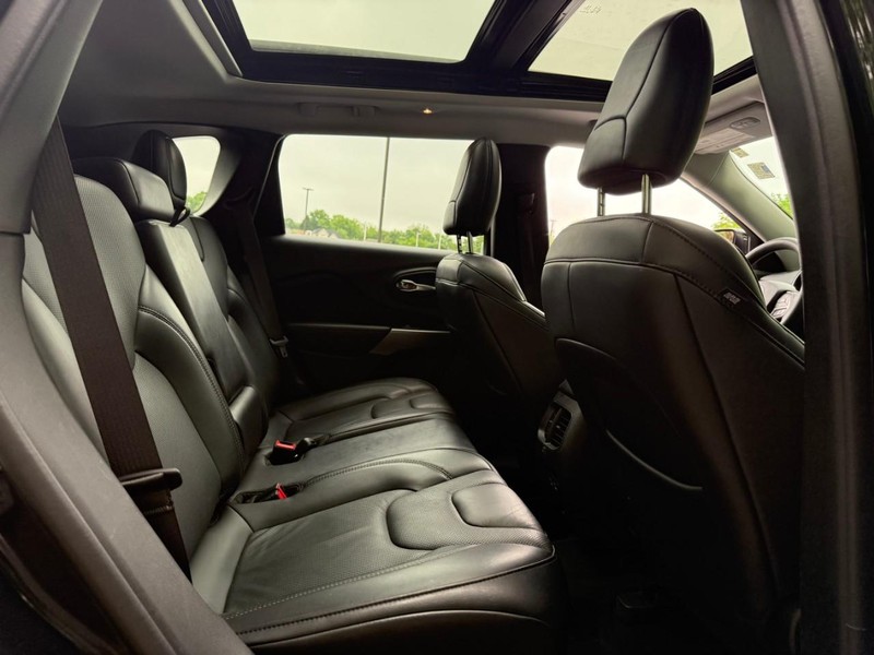 Jeep Cherokee Vehicle Image 14