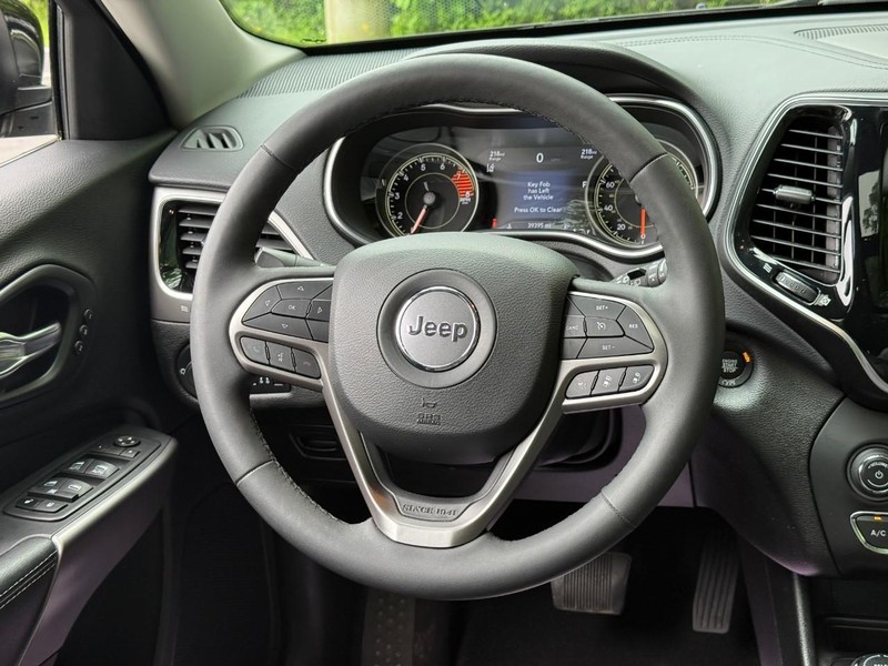 Jeep Cherokee Vehicle Image 16