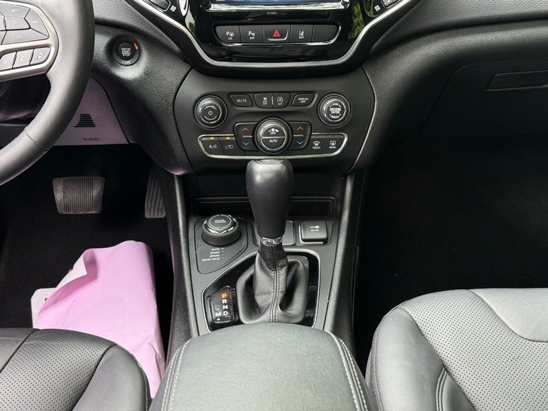 Jeep Cherokee Vehicle Image 18