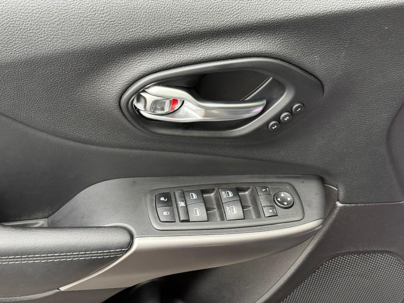 Jeep Cherokee Vehicle Image 20