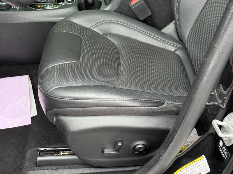 Jeep Cherokee Vehicle Image 21