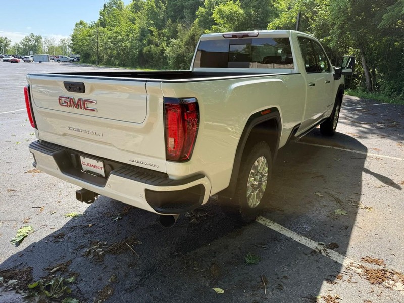 GMC Sierra 3500HD Vehicle Image 09