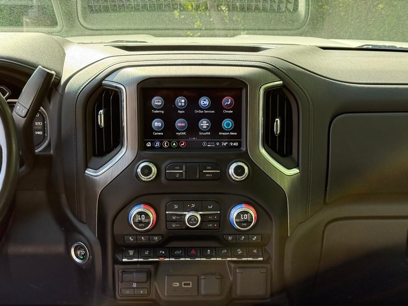 GMC Sierra 3500HD Vehicle Image 16
