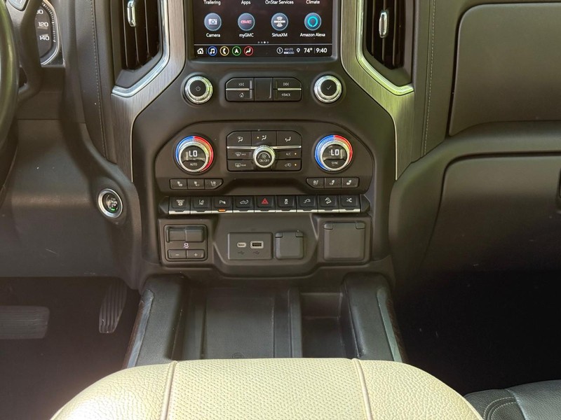 GMC Sierra 3500HD Vehicle Image 17