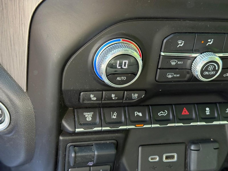 GMC Sierra 3500HD Vehicle Image 27