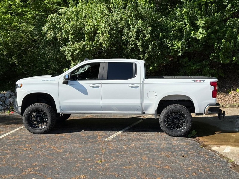Chevrolet Silverado 1500 Vehicle Image 03