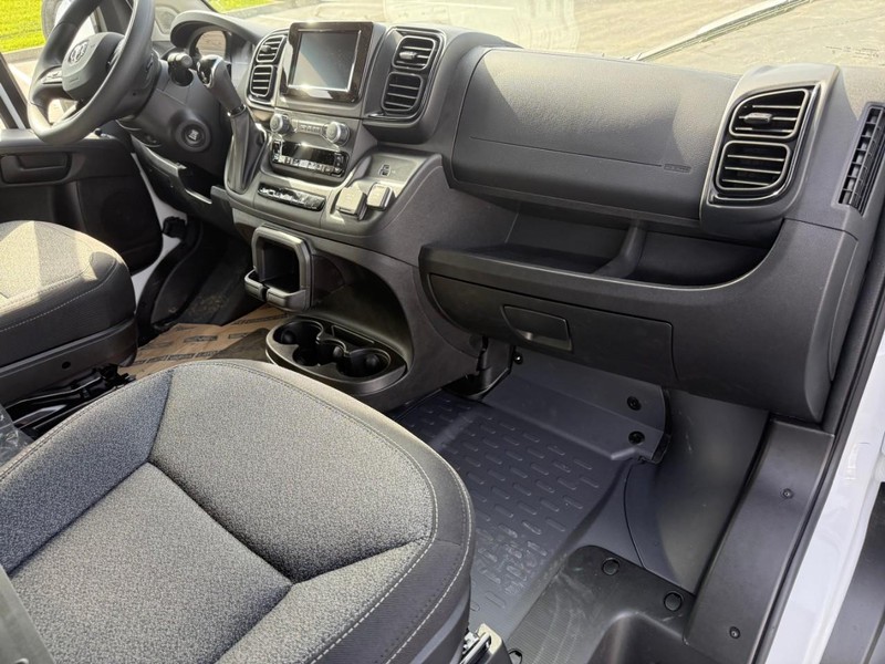 Ram ProMaster Cargo Van Vehicle Image 11