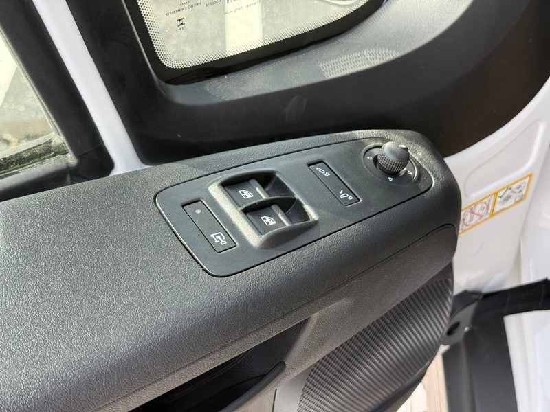 Ram ProMaster Cargo Van Vehicle Image 12