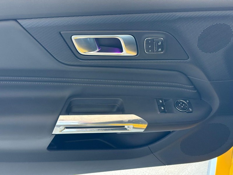 Ford Mustang Vehicle Image 14