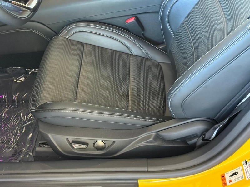 Ford Mustang Vehicle Image 16