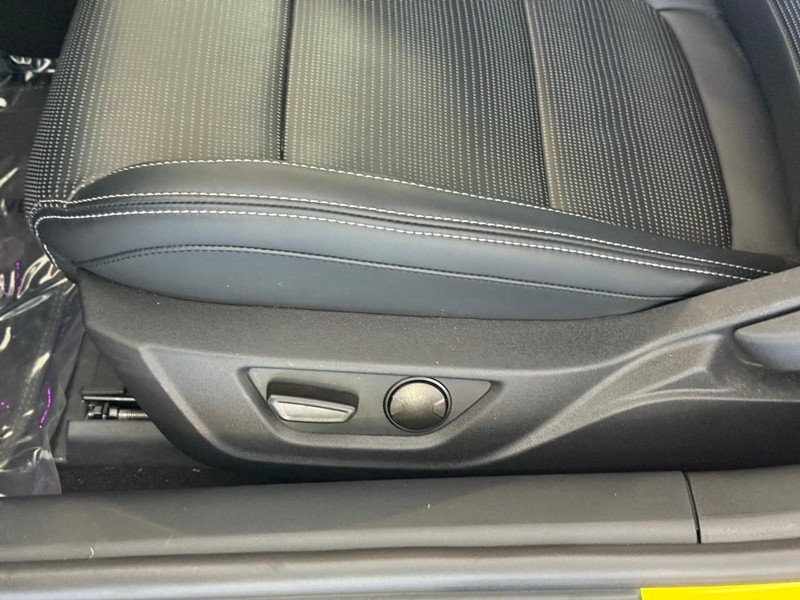 Ford Mustang Vehicle Image 17
